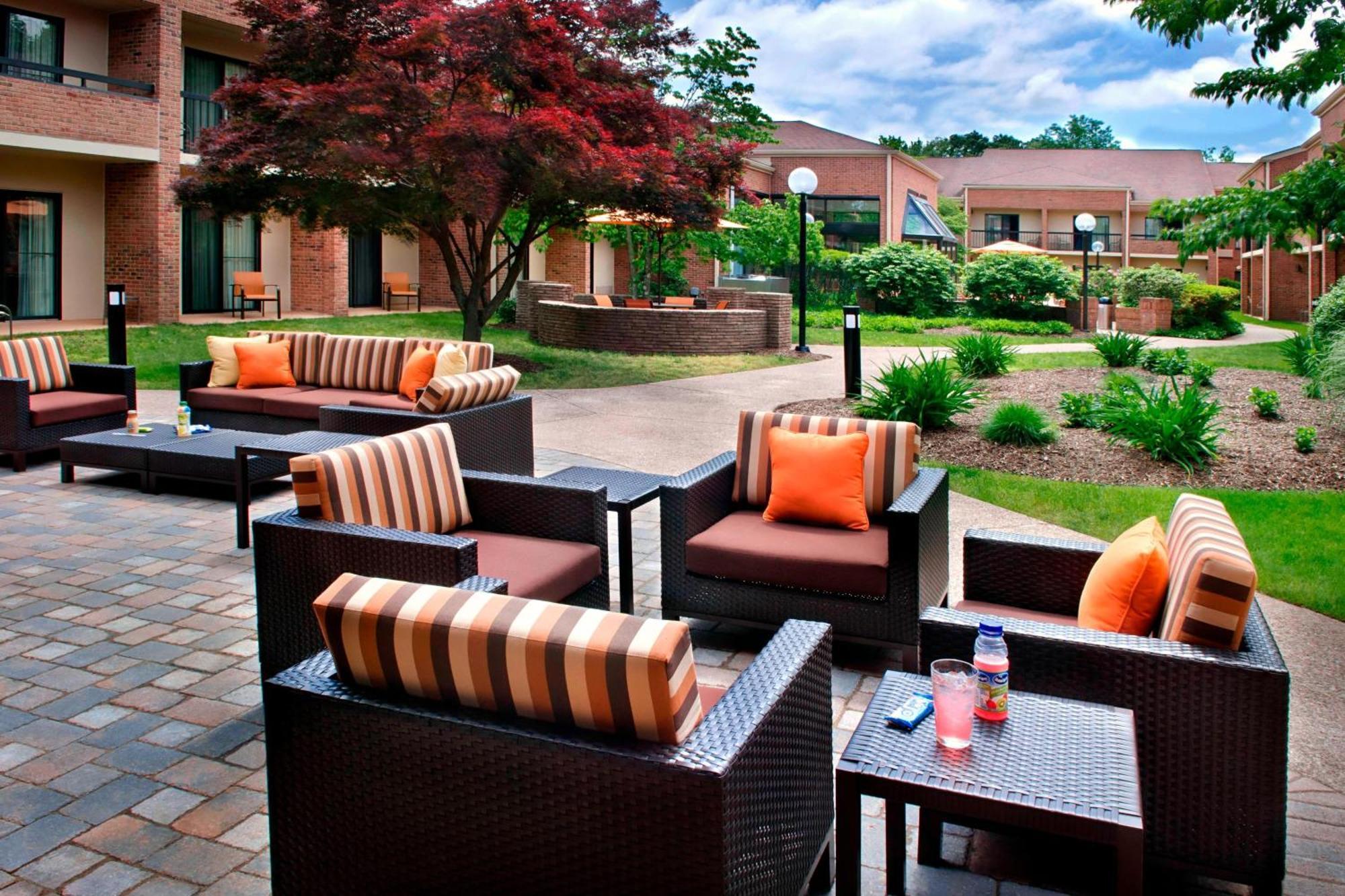 Courtyard By Marriott Hartford Windsor Airport Hotel Exterior foto